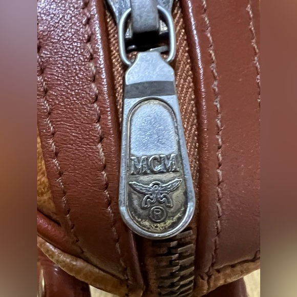 MCM AUTHENTICATED MINI VISETOS COGNAC BOSTON BAG. UEC. LIKE NEW. COMES WITH COA. - Picture 5 of 12